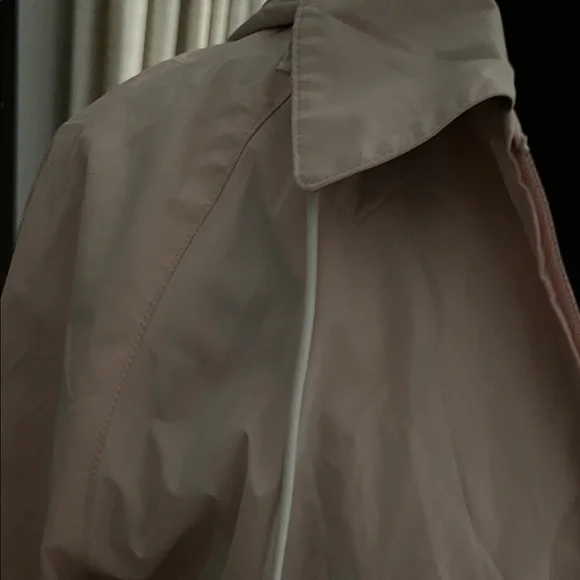 Burberry Blush Pink Raincoat with Check Lining - Picture 3 of 5